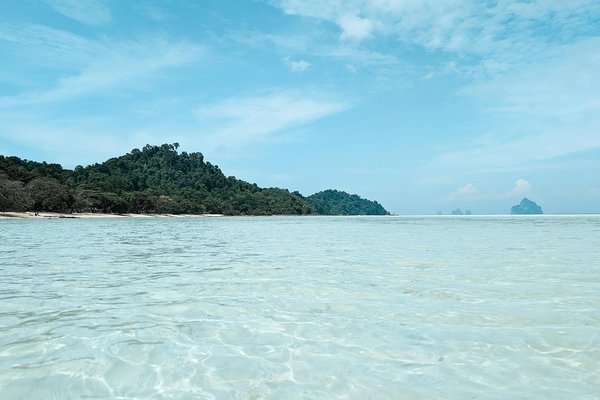 Explore the uk's hidden gems: a memorable cruise through enchanting medieval towns with expert-led tours