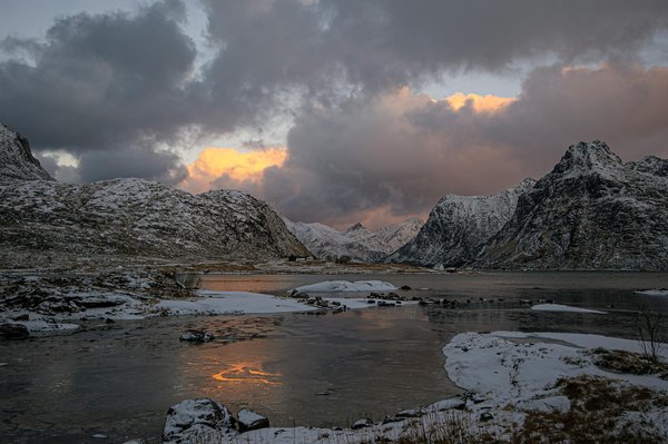 Uncover unique treasures: the definitive guide to exclusive local artistry in the lake district